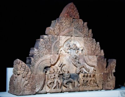 Piedistallo da un gopura di Banteay Srei, Cambogia, c.967 da Cambodian School